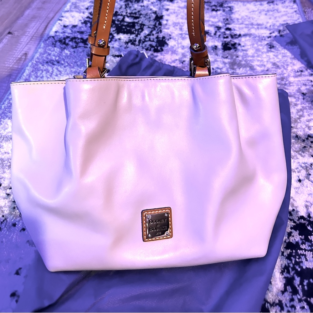 Like new Dooney&Bourke tote bag w/ 3 separate compartments. Lots of slip pockets